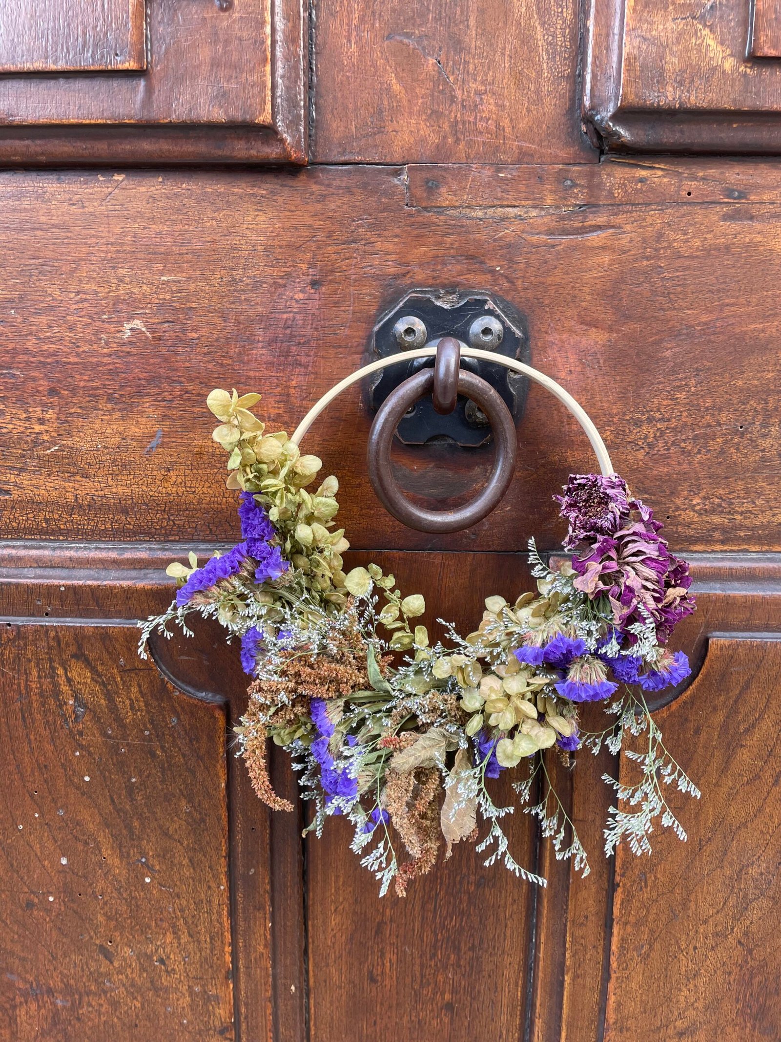 atelier couronne de fleurs séchées - Ostara Fleuriste couronne de fleurs séchées